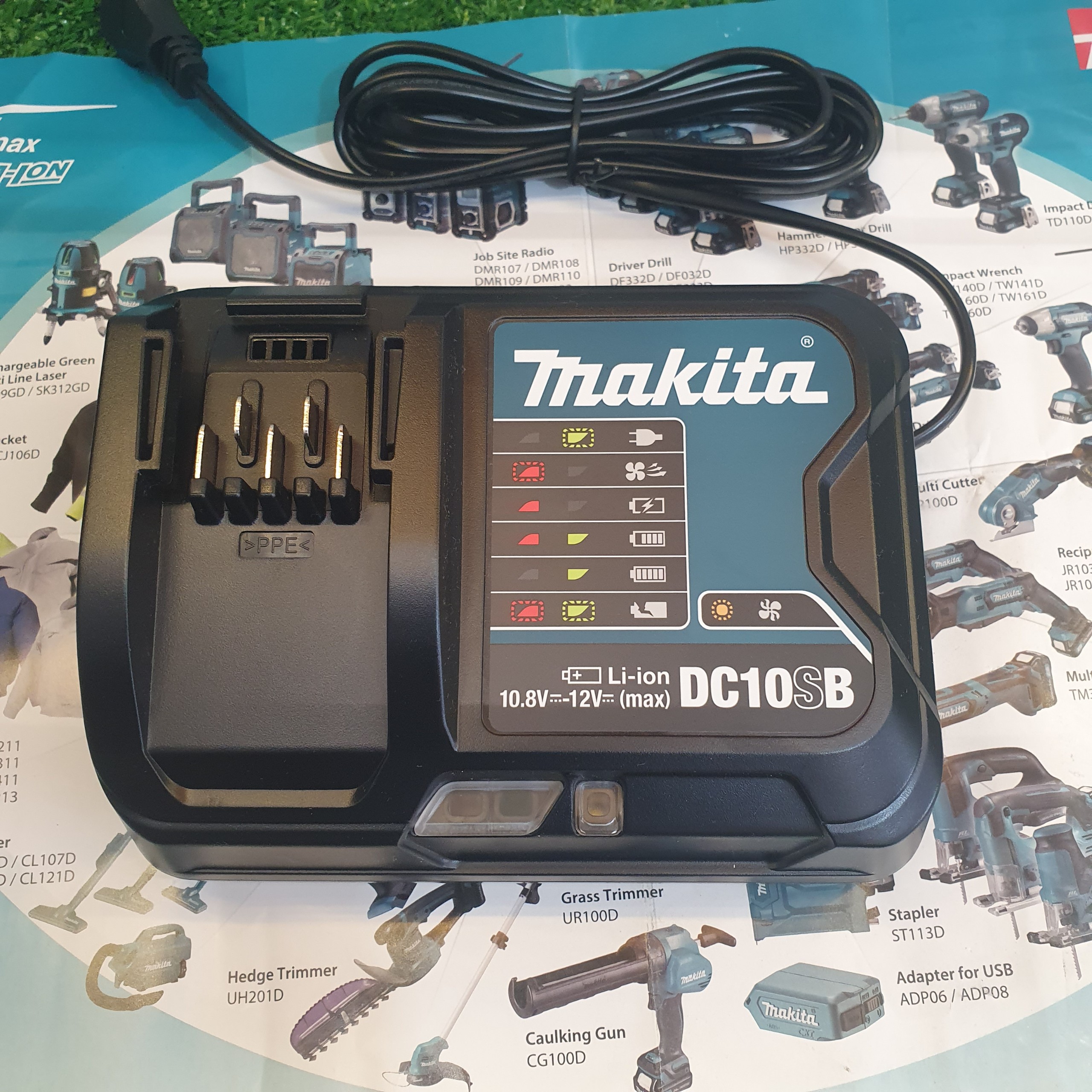 Sạc pin makita 12v max dc10sb