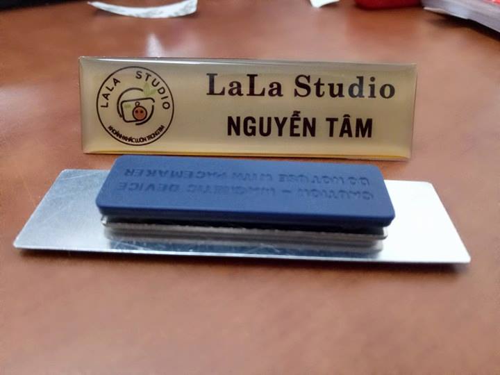 [HCM]Bộ 5 Thẻ Tên Nam Châm Cài Áo Tiện Dụng Bảng Tên Nam Châm