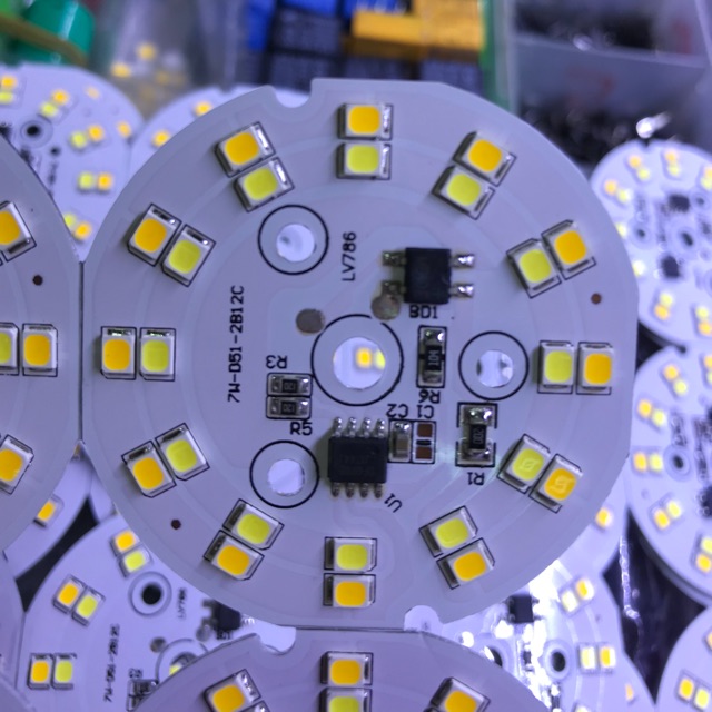 Led miếng 7w 3 mầu điện 220v