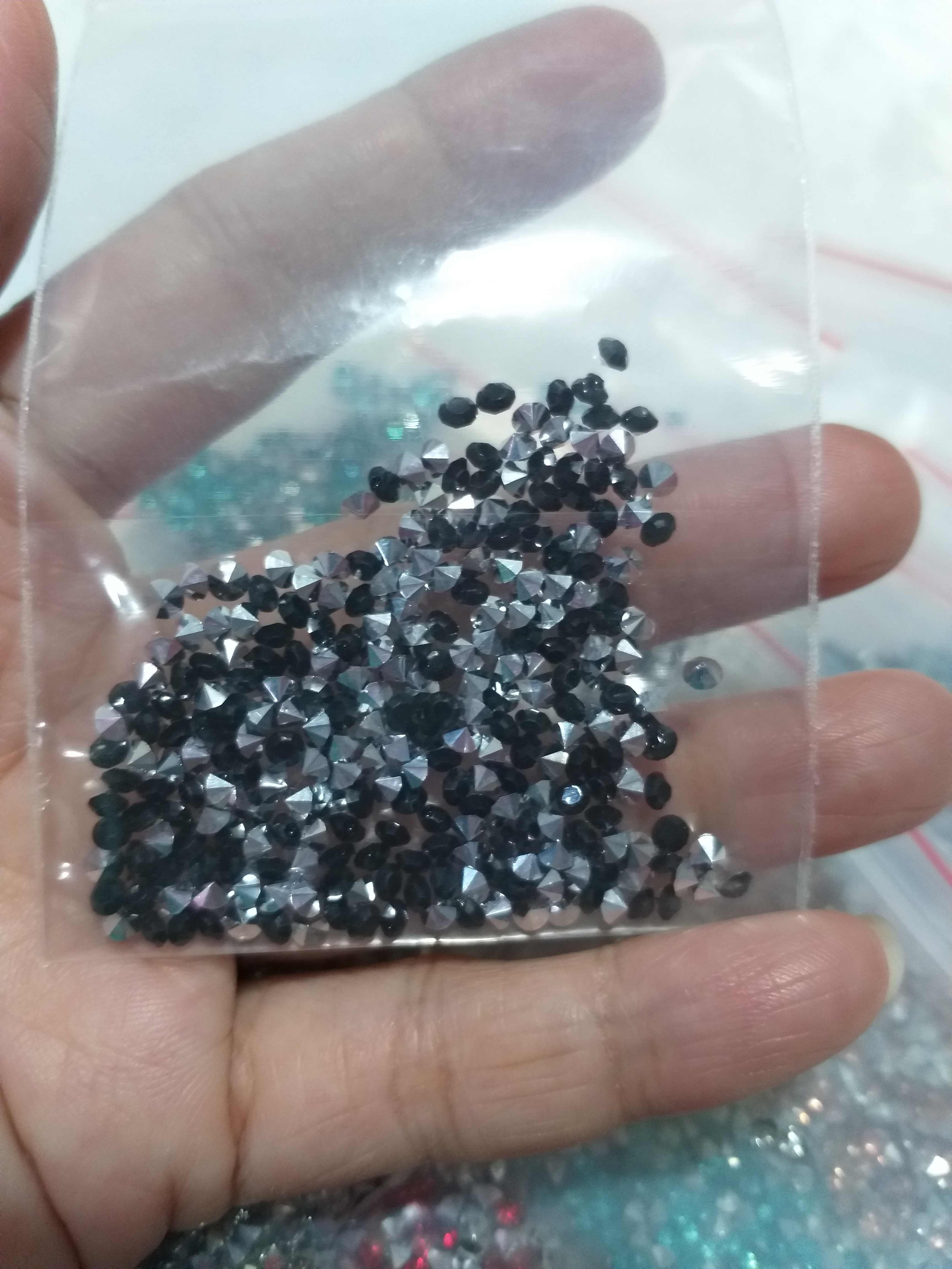 Đá chân nhọn trang trí móng 3mm (đen)