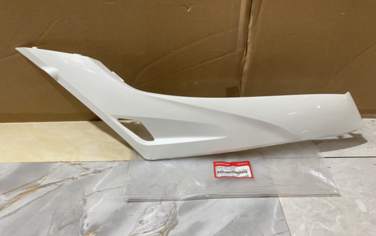 Side floor trim/Right Vision 2014 to 2020 White genuine Honda.