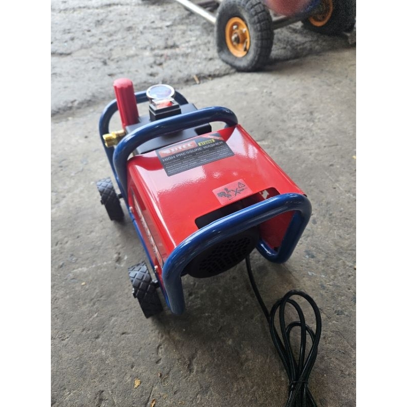 Máy rửa xe BTEC BT3000 (có chỉnh áp)