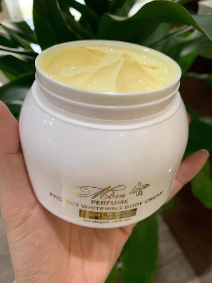 Kem body mềm A Cometic mẫu mới 2020