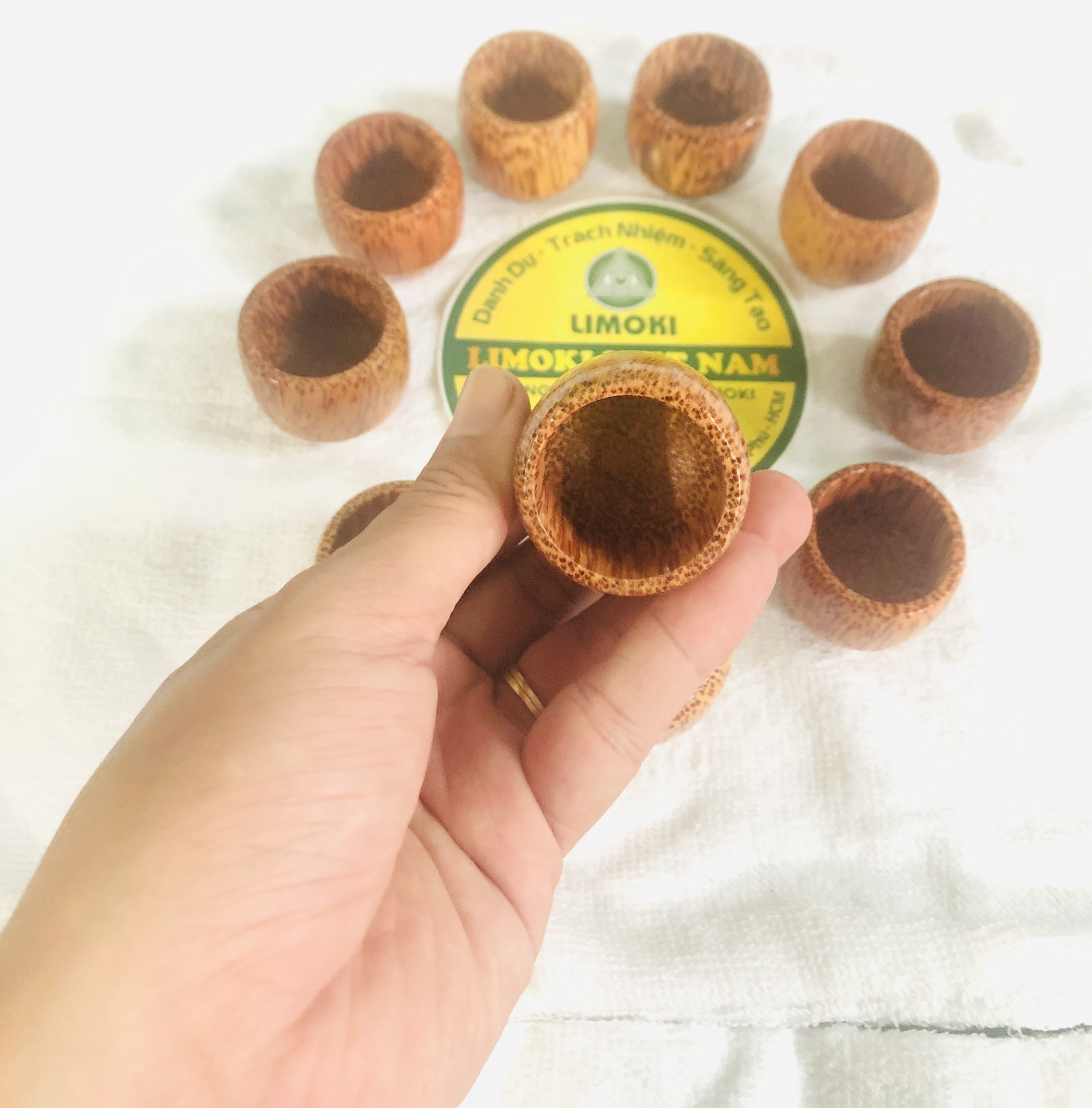 [HCM]Bộ 10 Ly Rượu Và Dĩa Gỗ Dừa Hình Lá