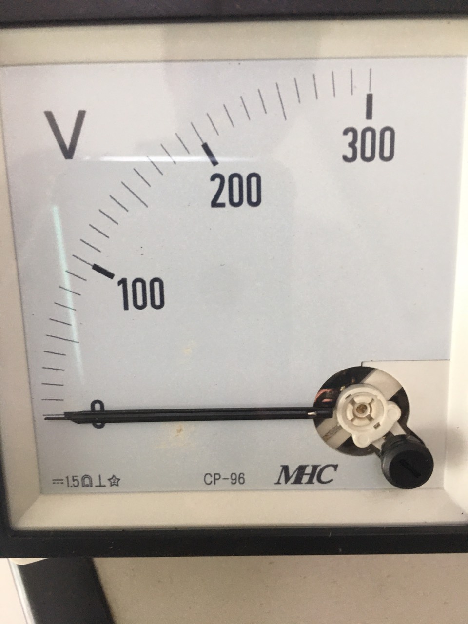 ĐỒNG HỒ ĐO VOLT DC- CP96 0-300VDC - MUNHEAN