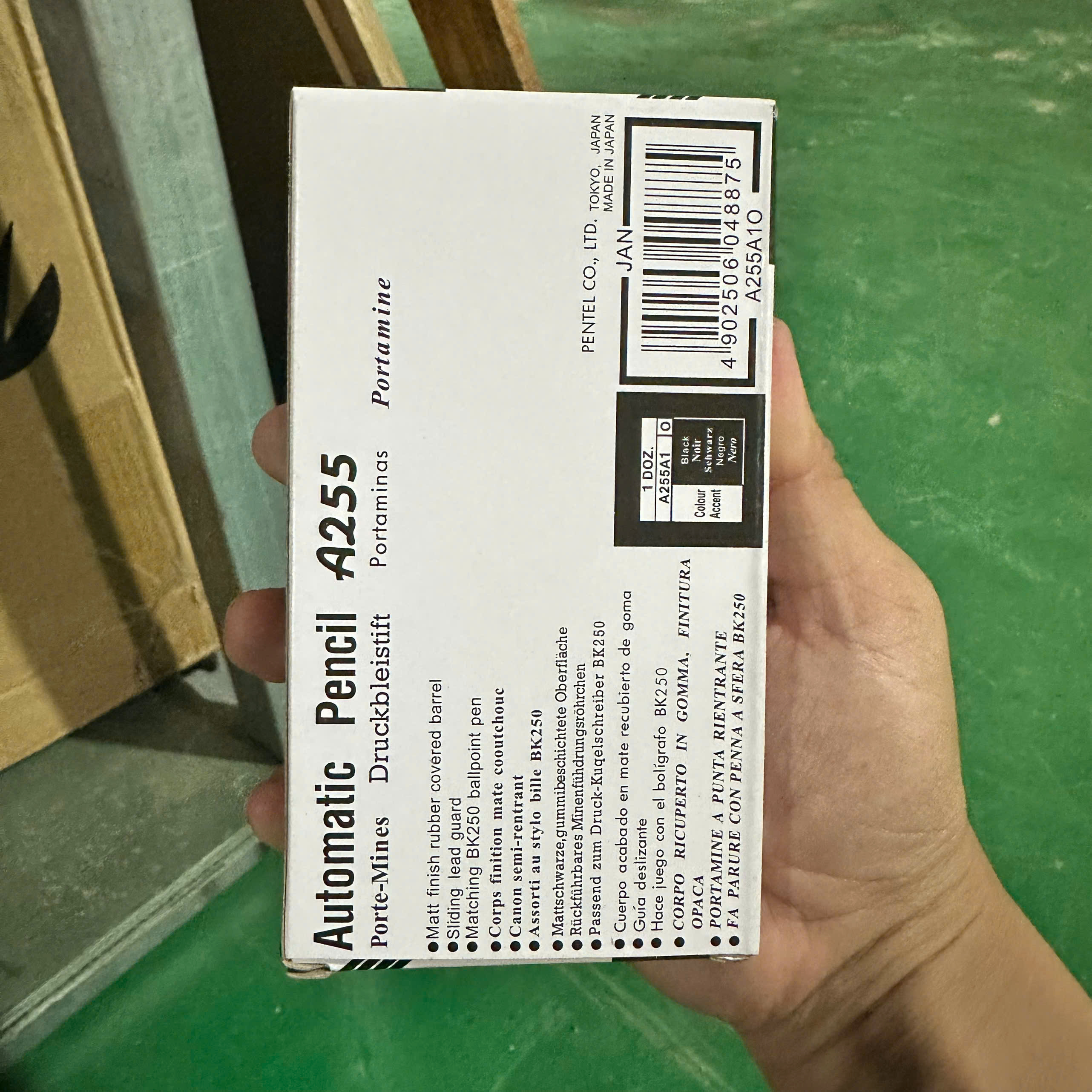 Bút chì bấm Pentel A255 Ngòi 0.5mm thiết kế rất sang trọng và tinh tế