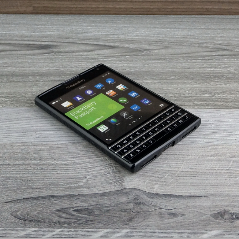 Ốp Lưng iONE Blackberry Passport silicon nâu