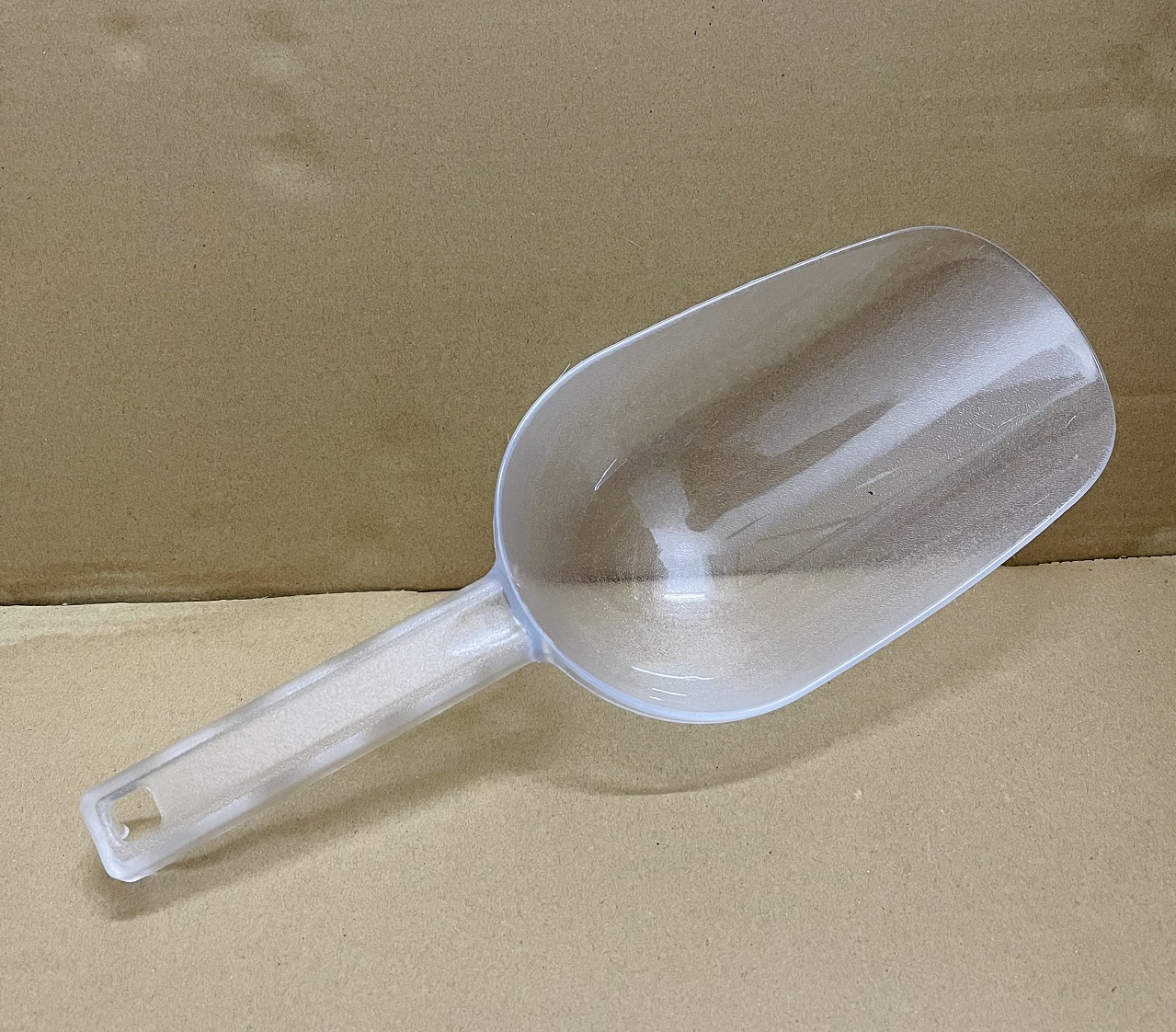 Xúc Đá Nhựa Cao Cấp [ Miệng Tròn ]