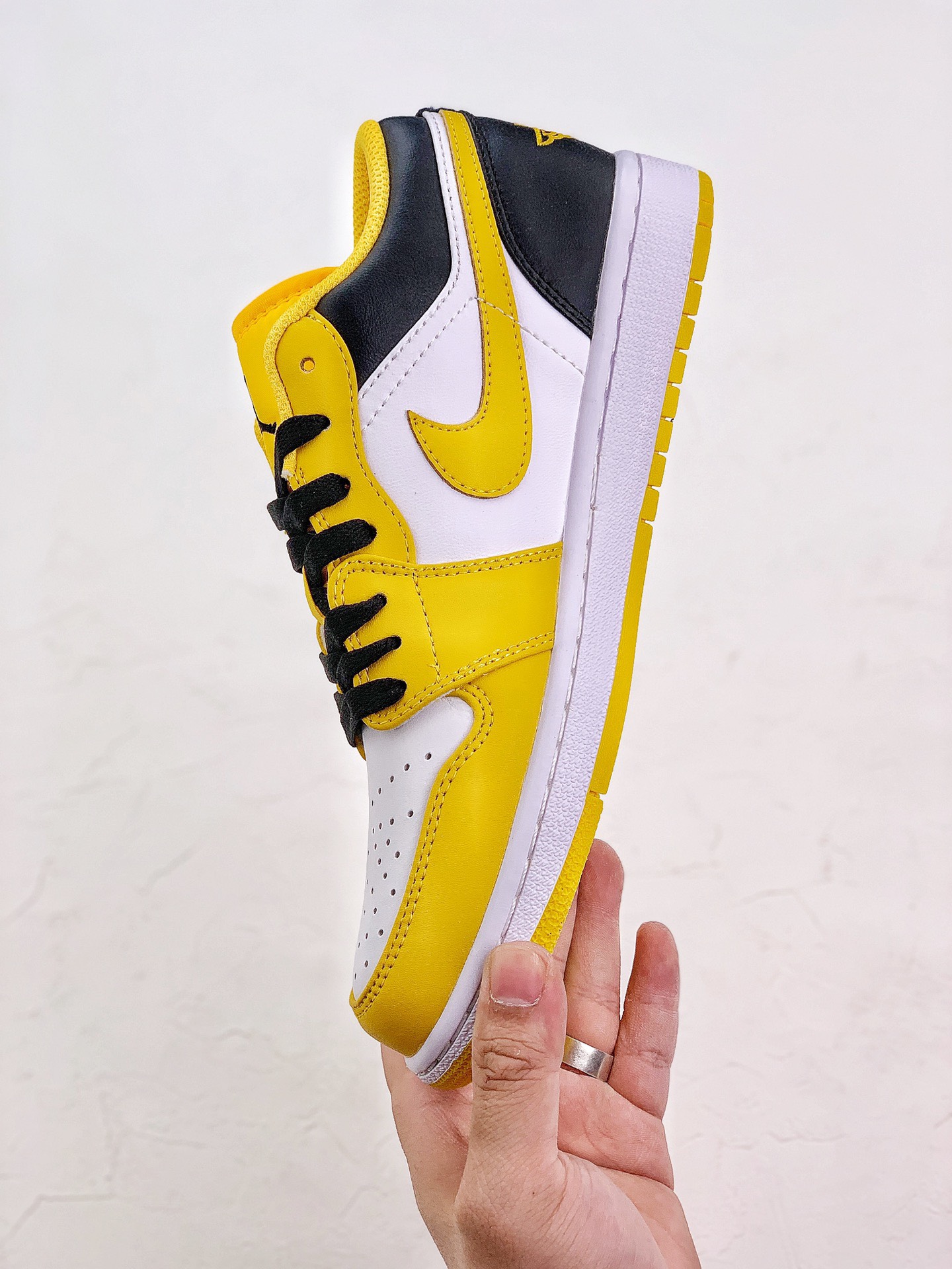 SALE KHỦNG][TẶNG VỚ] GIÀY SNEAKERS NAM   𝐀𝐈𝐑 𝐉𝐎𝐑𝐃𝐀𝐍 𝟏 𝐋𝐎𝐖