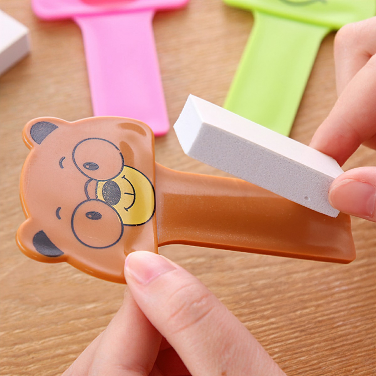 Smart and convenient anti-bacterial toilet lid lifter