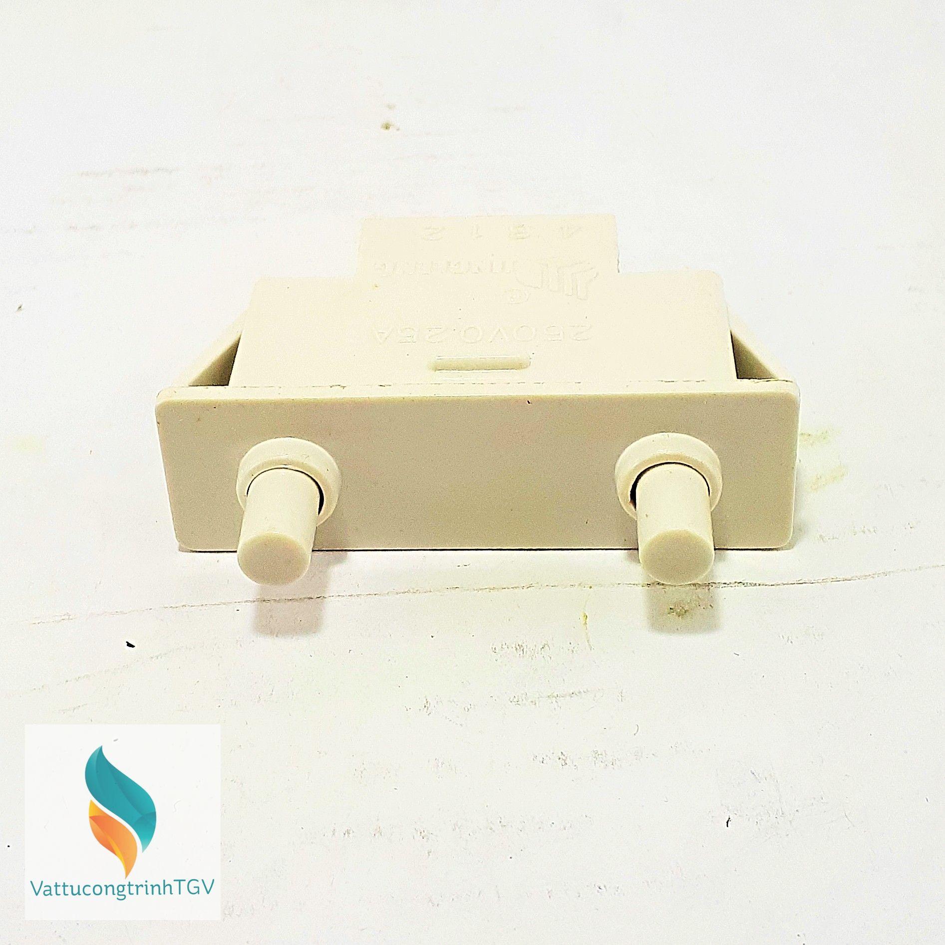 Công tắc tủ lạnh đôi chân cài