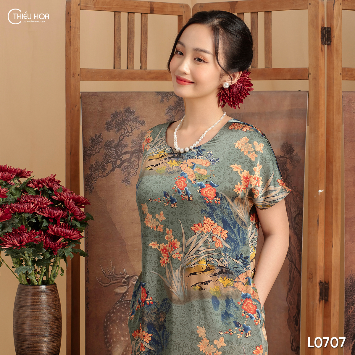 Đầm nữ trung niên, chất liệu satin lụa cao cấp cấp, kiểu dáng sang trọng, bắt mắt, hiện đại L0707 Thời trang Thiều Hoa