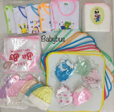 Combo 50 món đồ sơ sinh tặng 1 vòng dâu(10 tã lót+10 tã dán+10 khăn+5 áo+10 cặp bao tay chân+5 nón)