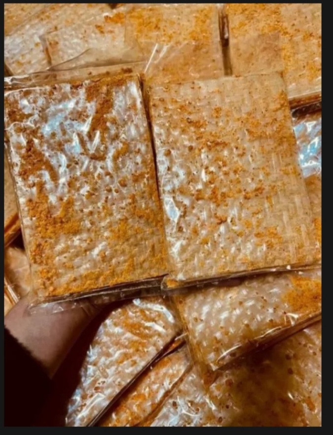 Bánh tráng muối nhuyễn lắc ( xike lắc muối)