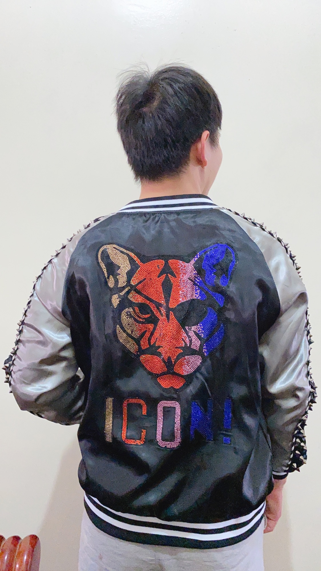 Áo khoác đính đá ICON báo, áo bomber icon