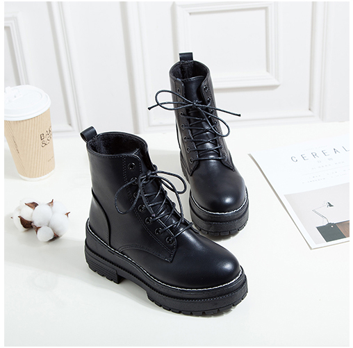 Giày boot nữ đế vuông 4cm dây buộc cá tính B118