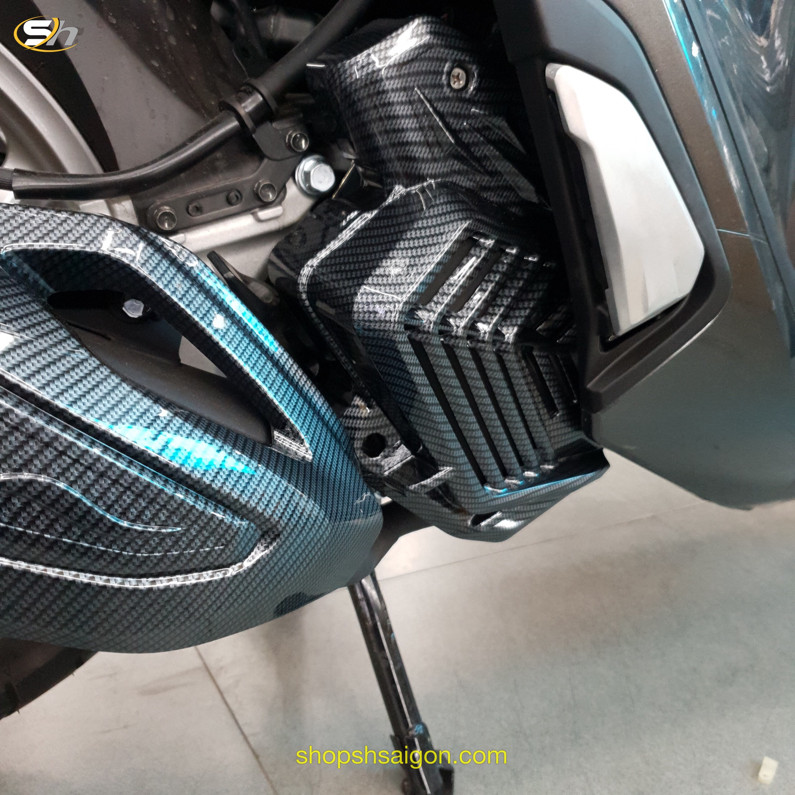 Ốp két nước carbon SH 2020 - 2021