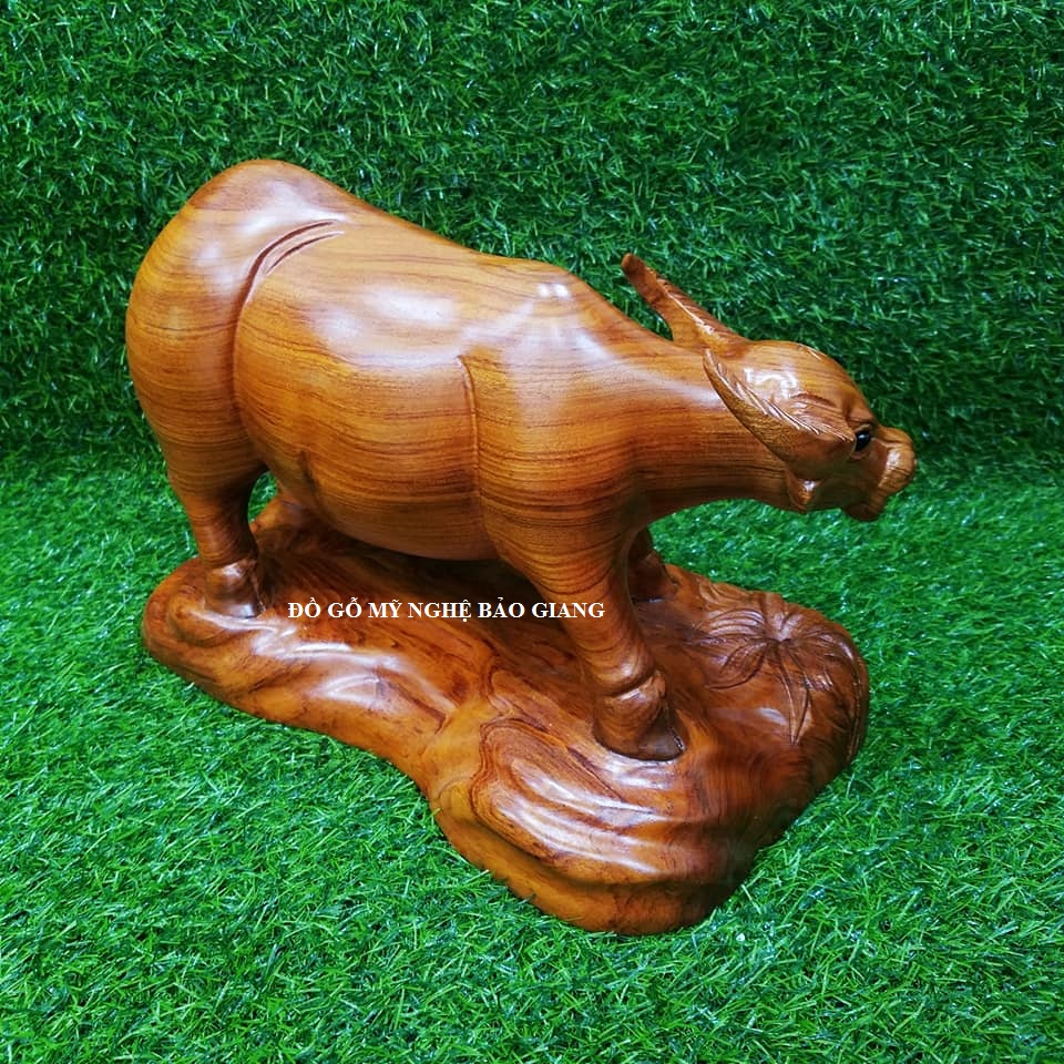 Tượng con trâu gỗ hương dài 34 cm