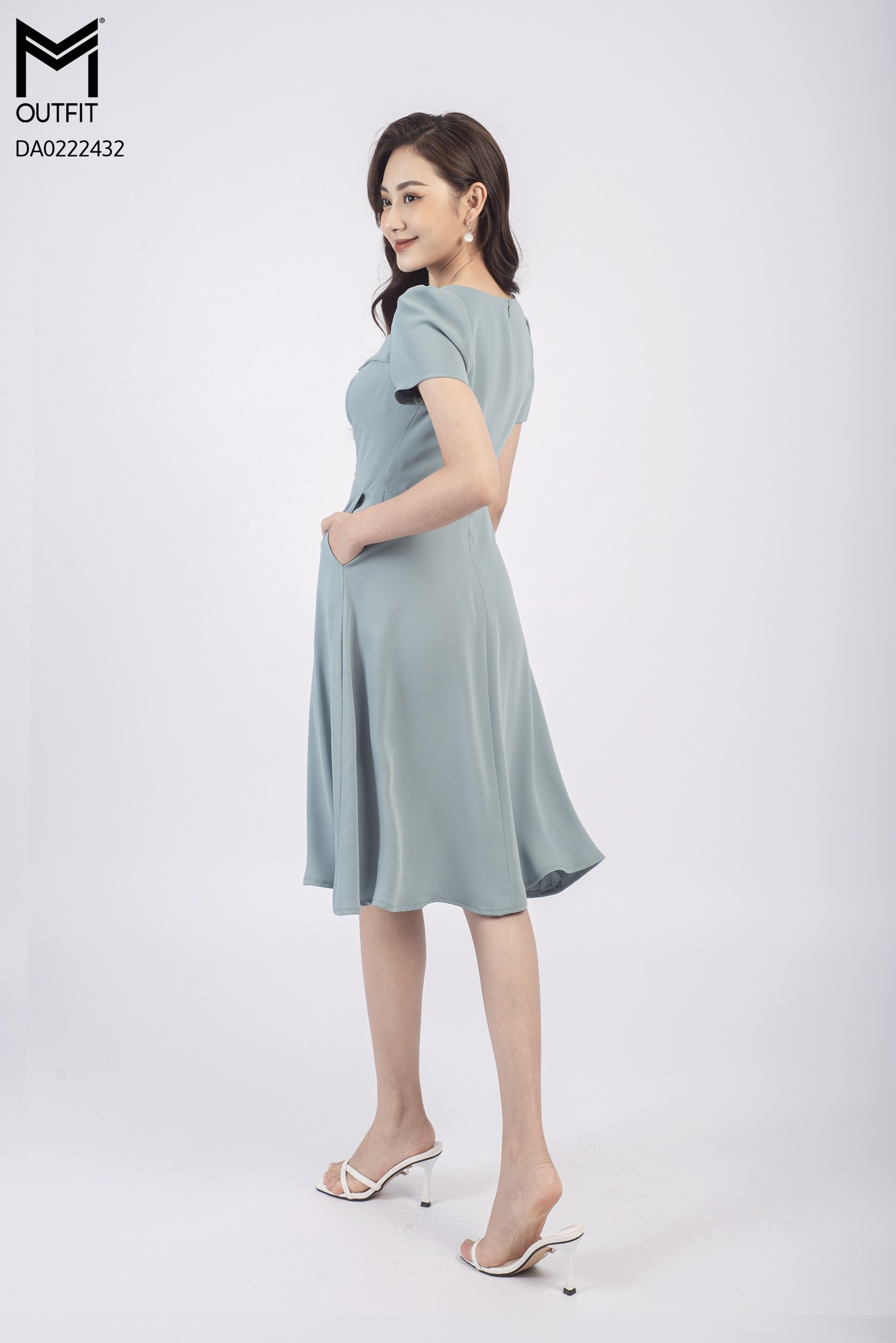 Đầm dáng xòe, cổ U - mmoutfit