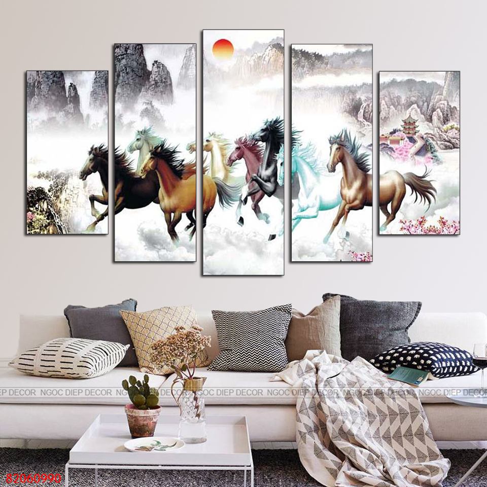 Tranh dán tường phòng khách Mã Đáo 3D, tranh phong thủy tài lộc