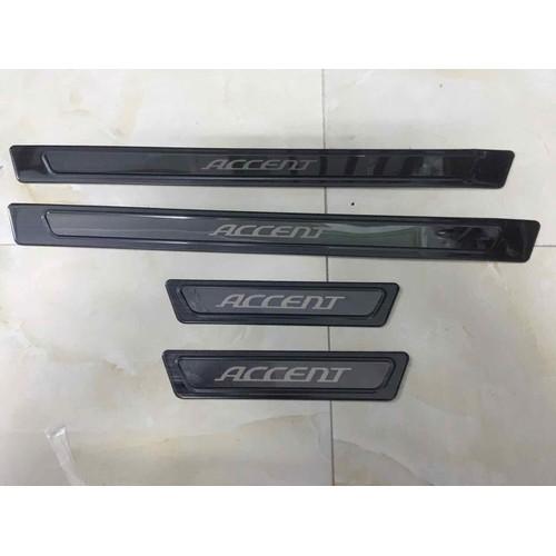 ỐP BẬC NGOÀI TITAN ACCENT 2018