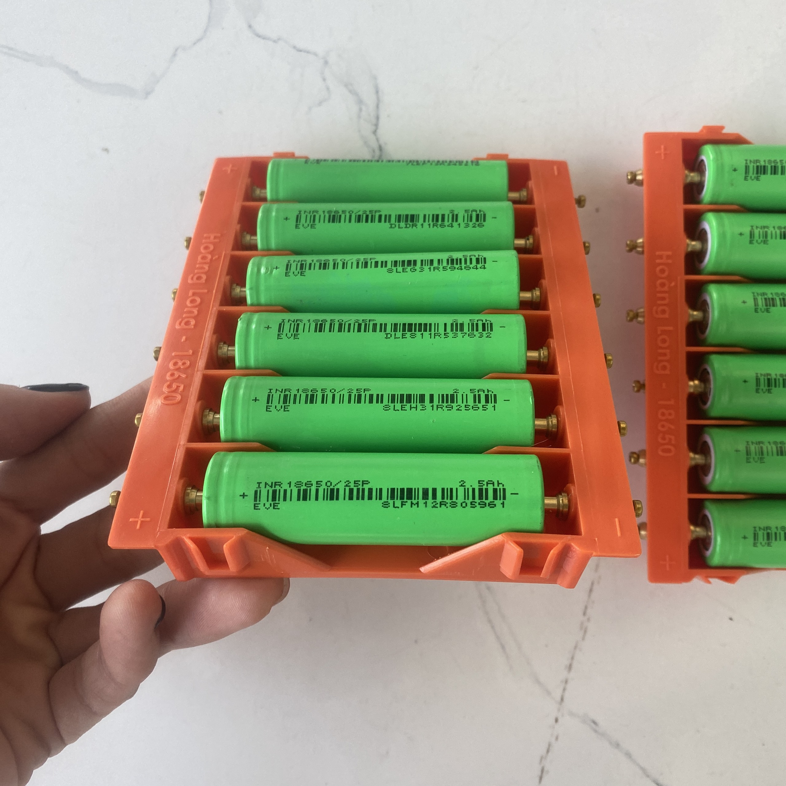 Khay cân bằng pin 18650 VIP màu cam( khay 6 ô)