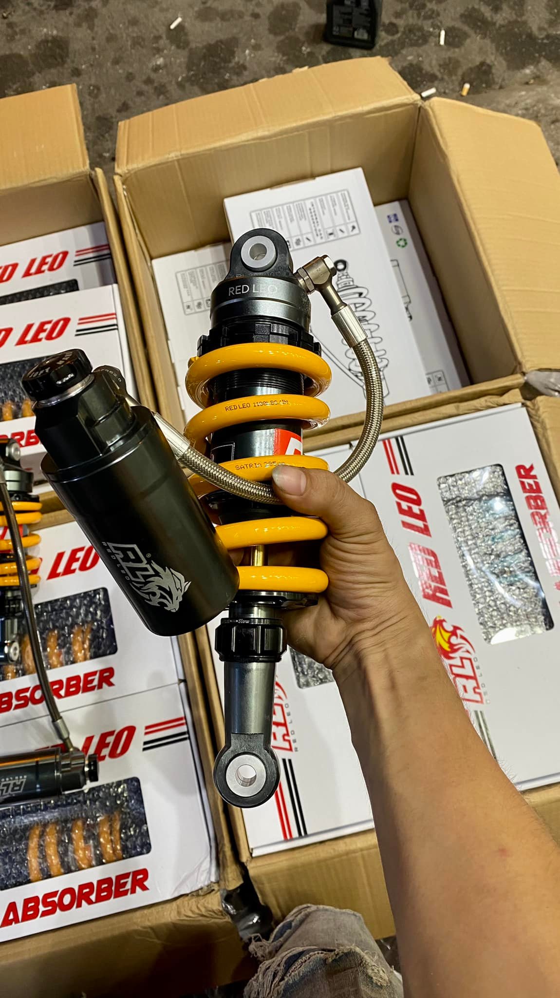 Phuộc Redleo có bình dầu 2 tăng chỉnh