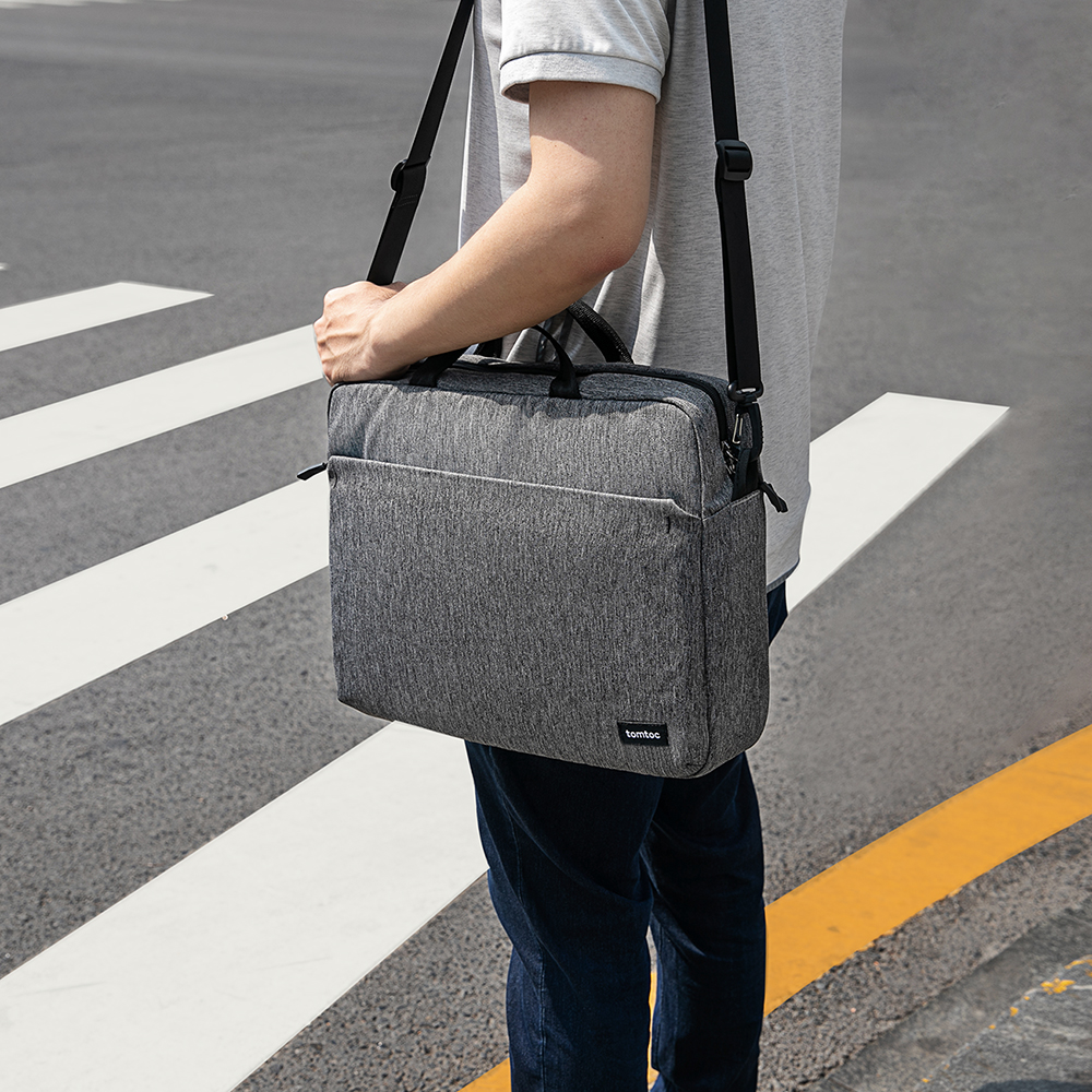 Túi Chống Sốc Đeo Vai Tomtoc (USA) Shoulder Bag - Size 13inch: ( 34 x 25 x 5 )Cm