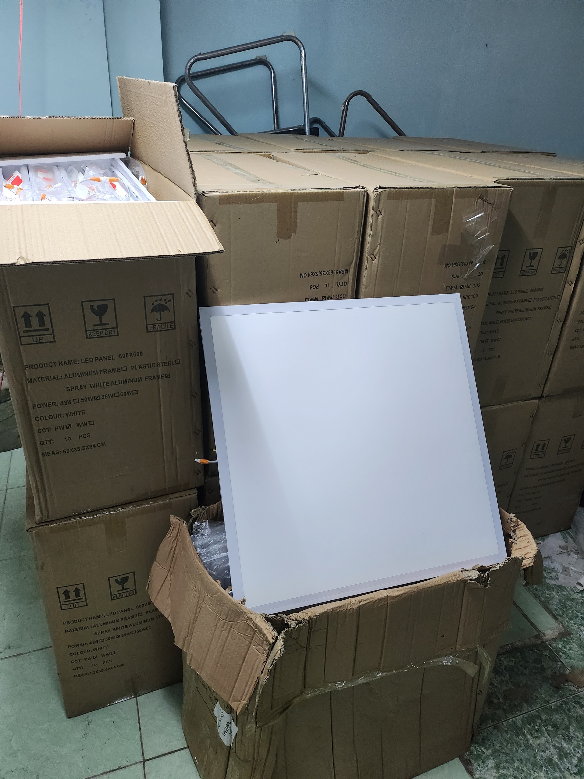 Đèn Led vuông ốp trần siêu mỏng nhẹ ( 48W 600 x 600 )