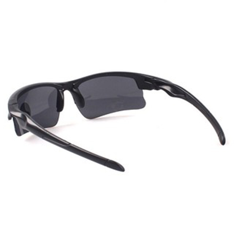 Polarized night vision goggles, day and night use