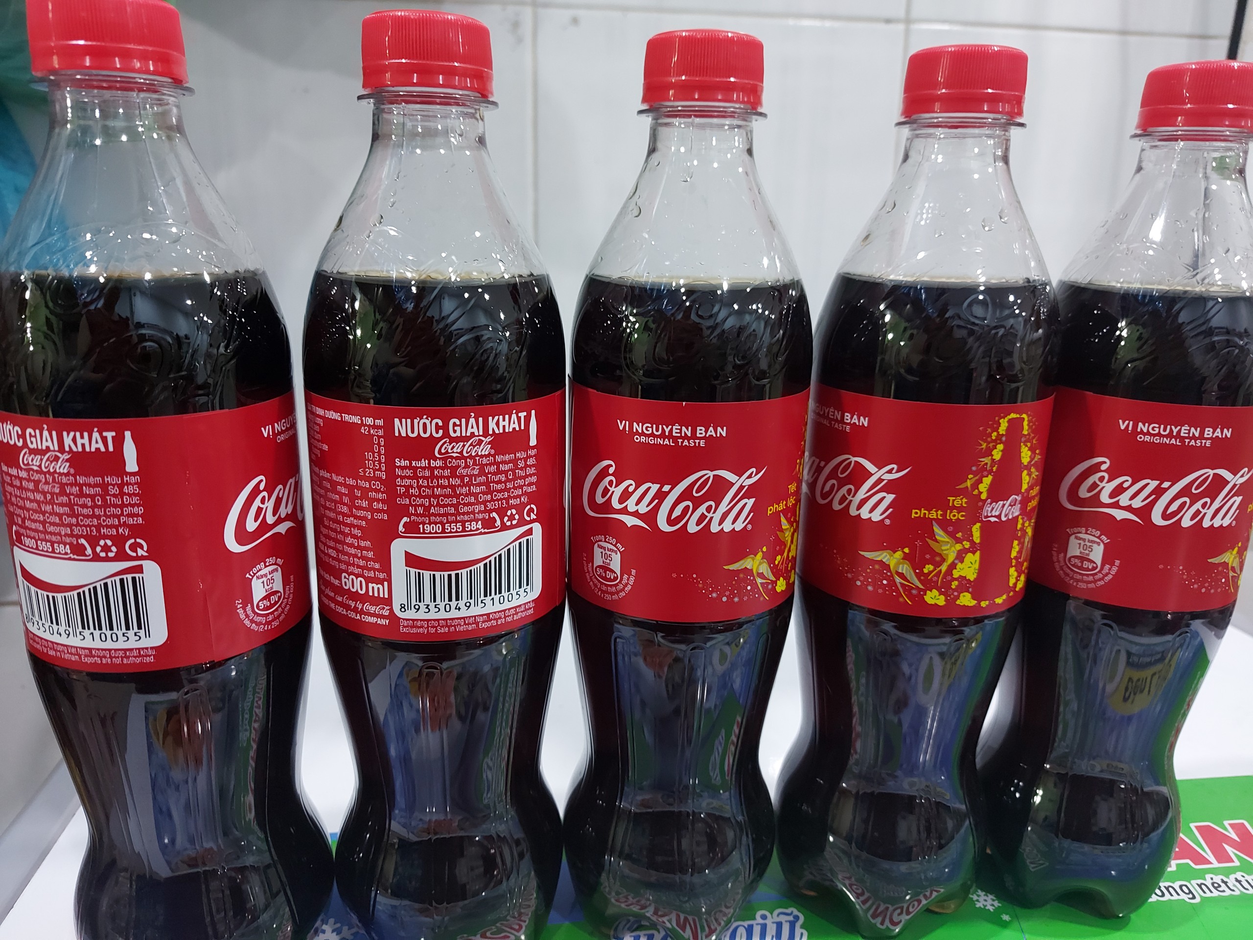 Lốc 6 Chai Nước Giải Khát Có Gas Coca-Cola (600ml / Chai)