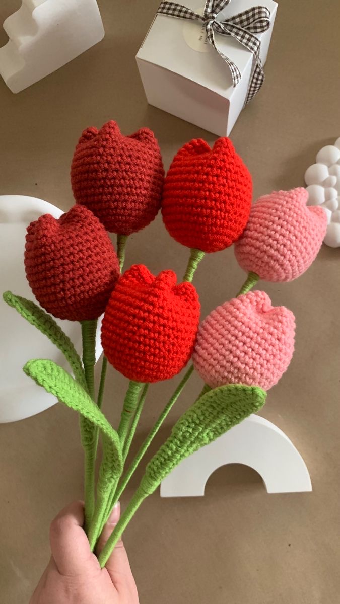 Hoa Tulip đan len lẻ 1 bông