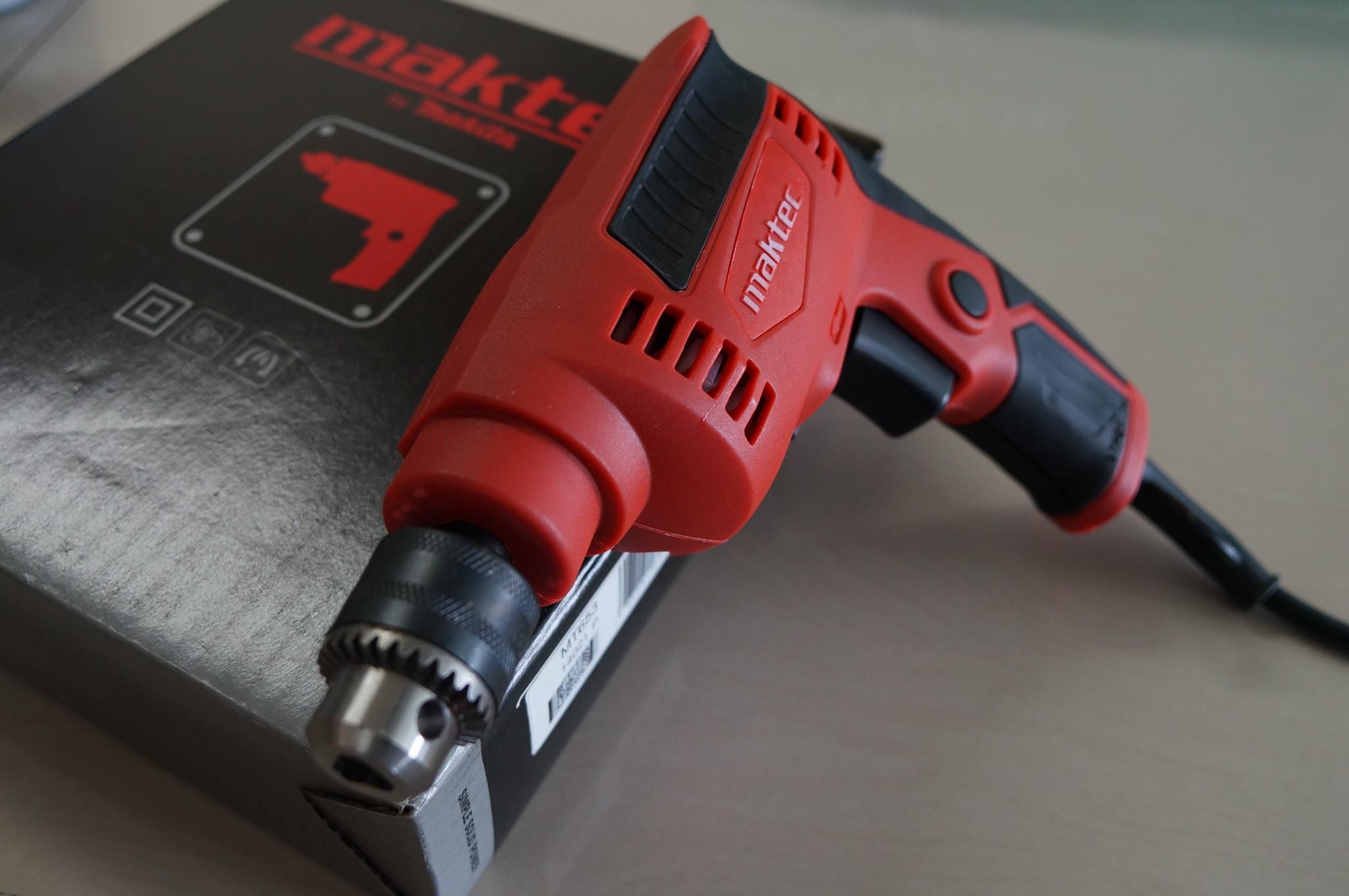 Máy khoan tốc độ Maktec MT653 6.5mm (Cam phối đen)
