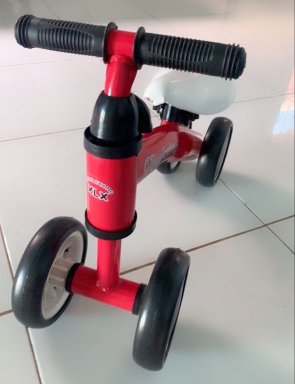 Xe chòi chân 4 bánh tự cân bằng cho bé - 1003