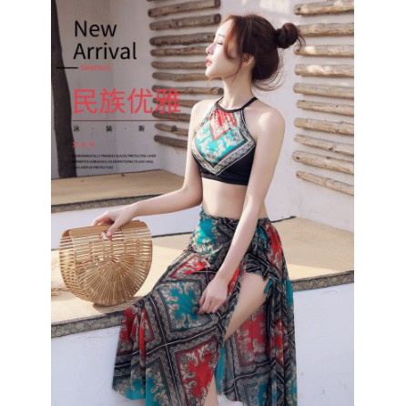 Bộ bikini áo yếm kèm khăn
