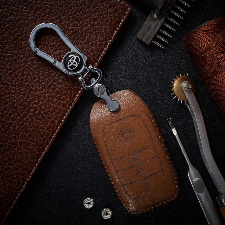 Bao Da Chìa Khóa Ô Tô Toyota Fortuner 2018-2019 / Camry 3 Nút Da Bò dạng hộp