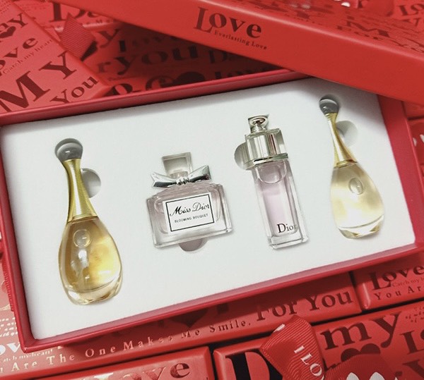 Bộ sản phẩm nước hoa mini Dior 4 chai