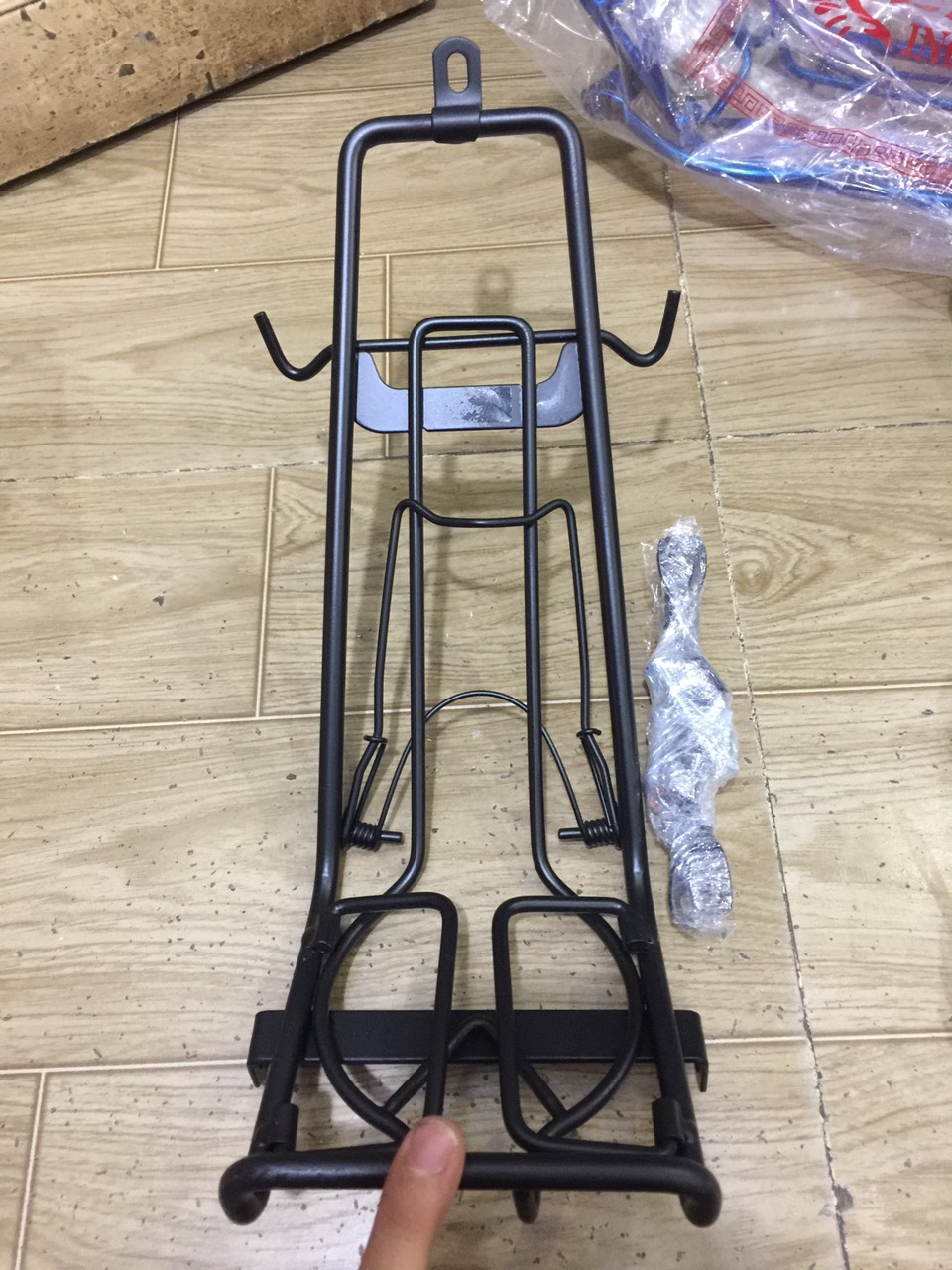 Baga Xe Sirius Fi Titan, đen, inox