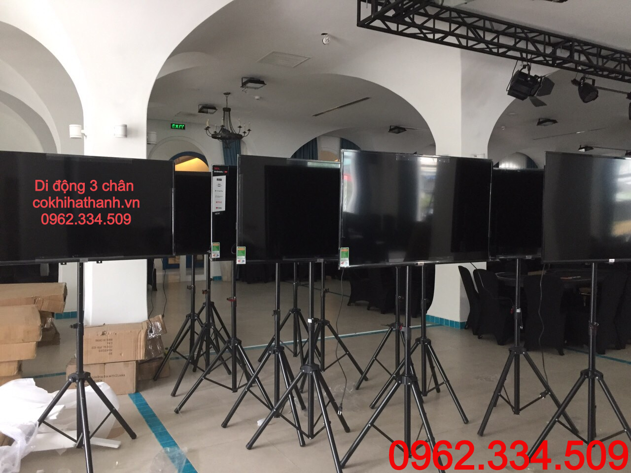 Giá treo tivi di động HT1