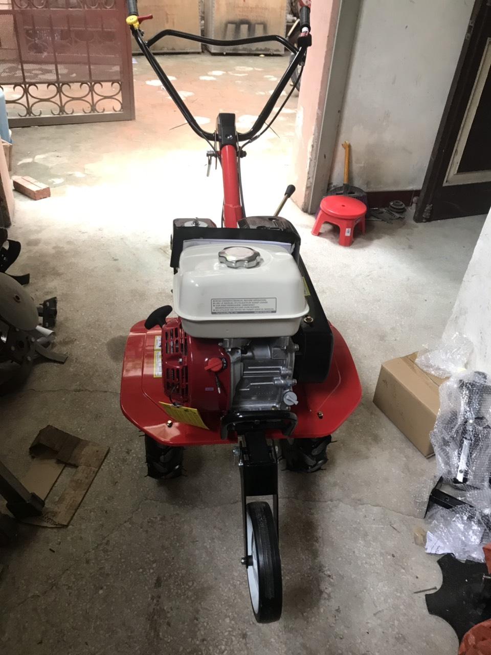 Máy xới đất cầm tay Honda GX200 Thái Lan (bánh xe điều hướng)
