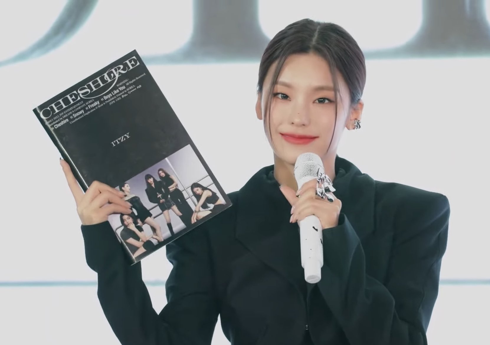 Album ITZY - Cheshire có sẵn