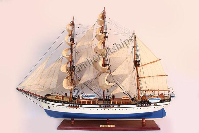 Thuyền buồm trang trí Tết (Gorch Fock - Thân 60cm)
