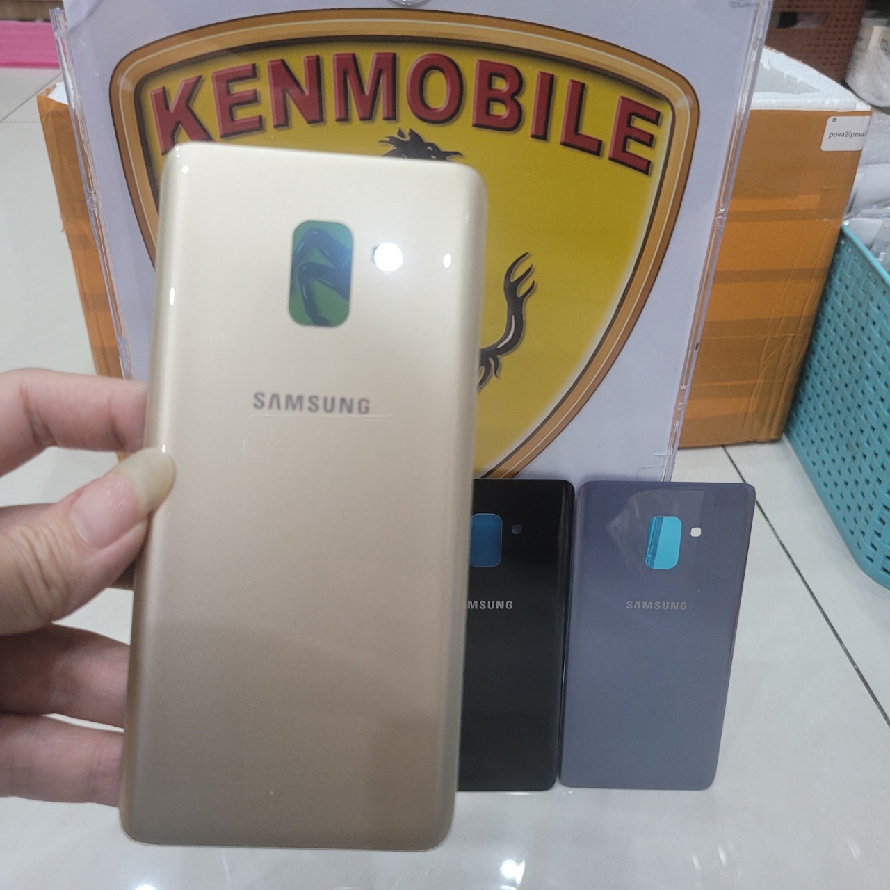 Nắp Lưng Tương Thích SS A8 Plus ( 2018 ) / A730, Loại 1 (tặng kèm keo dán)