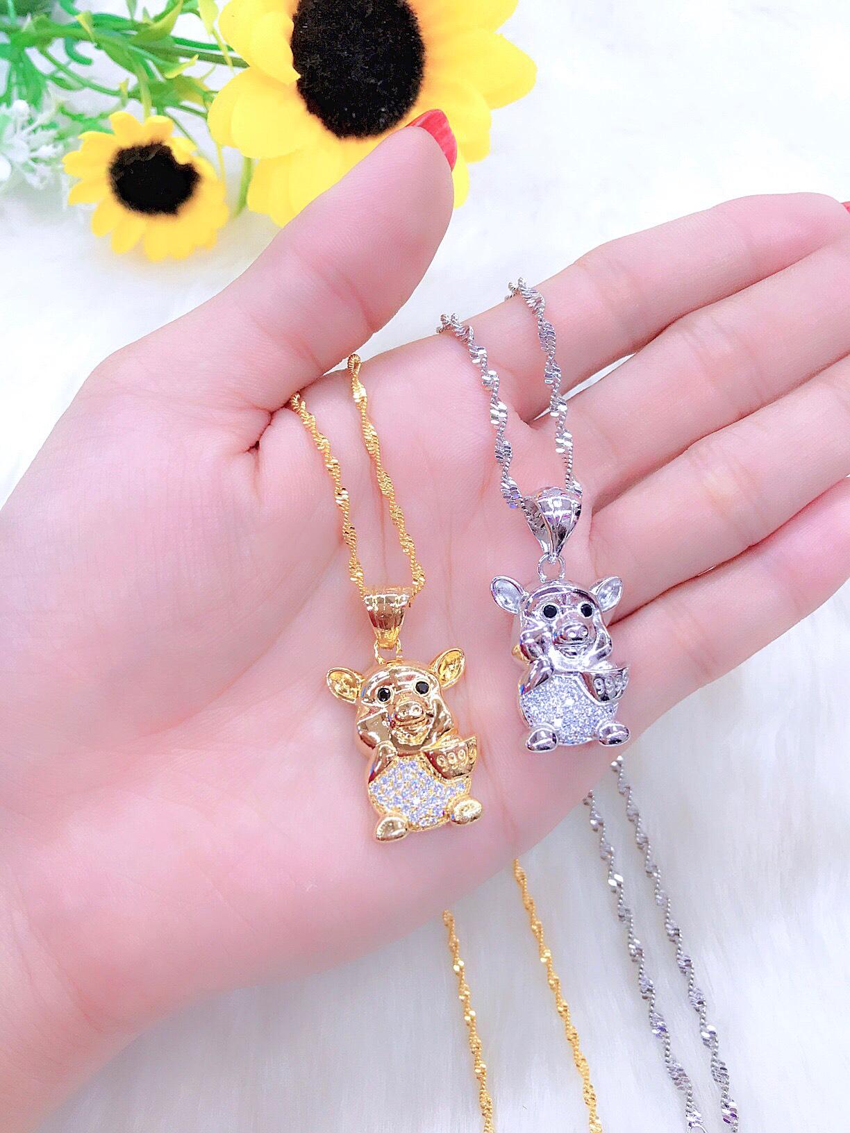 Dây Chuyền Heo Vàng Cầm Thỏi Vàng 9999 ( MS: #122 ) -Có 02 Màu Vàng , Bạc - Hình Thật 100%