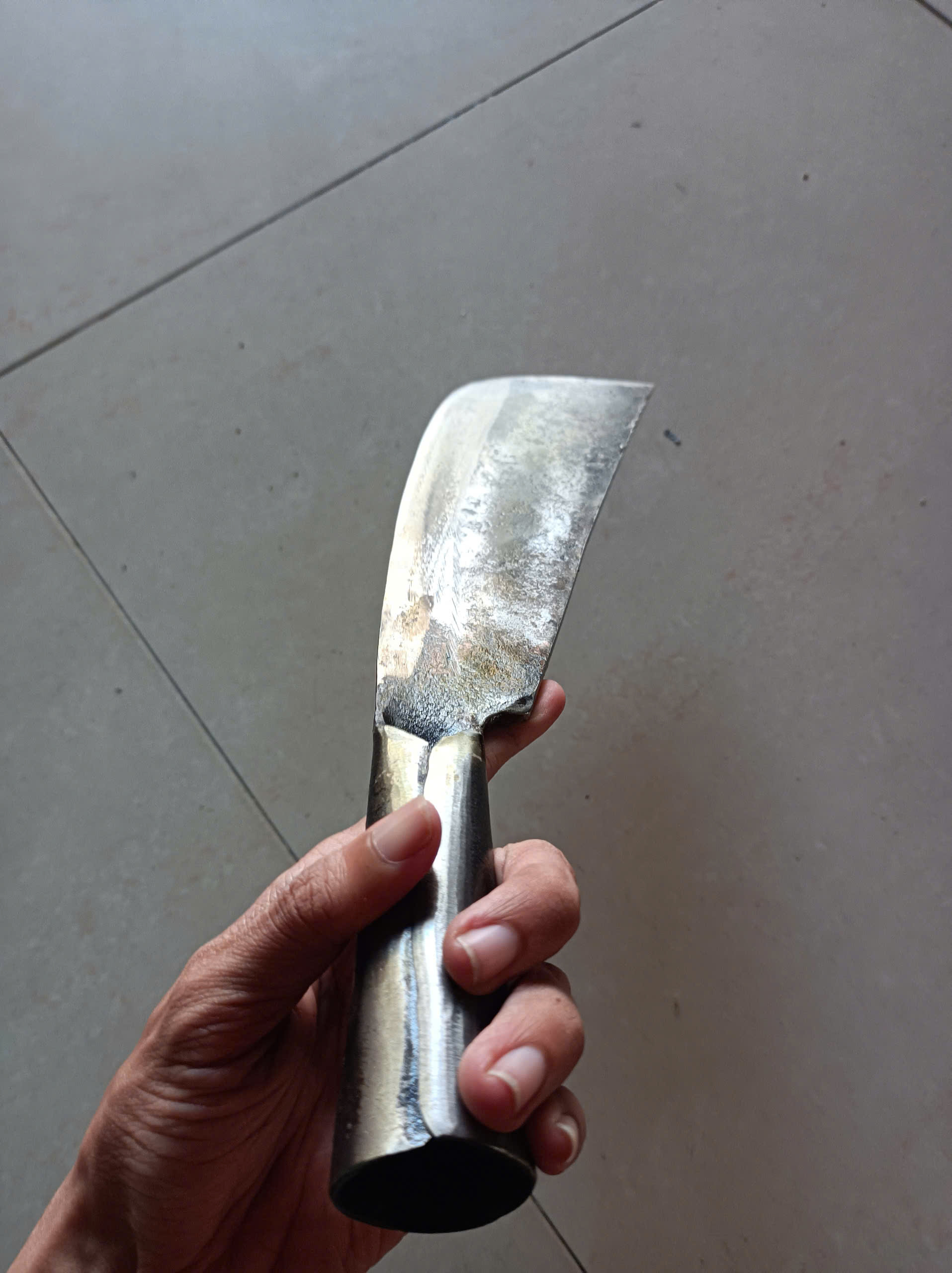 Dao yếm cán sắt màu đen trắng - 490 gr