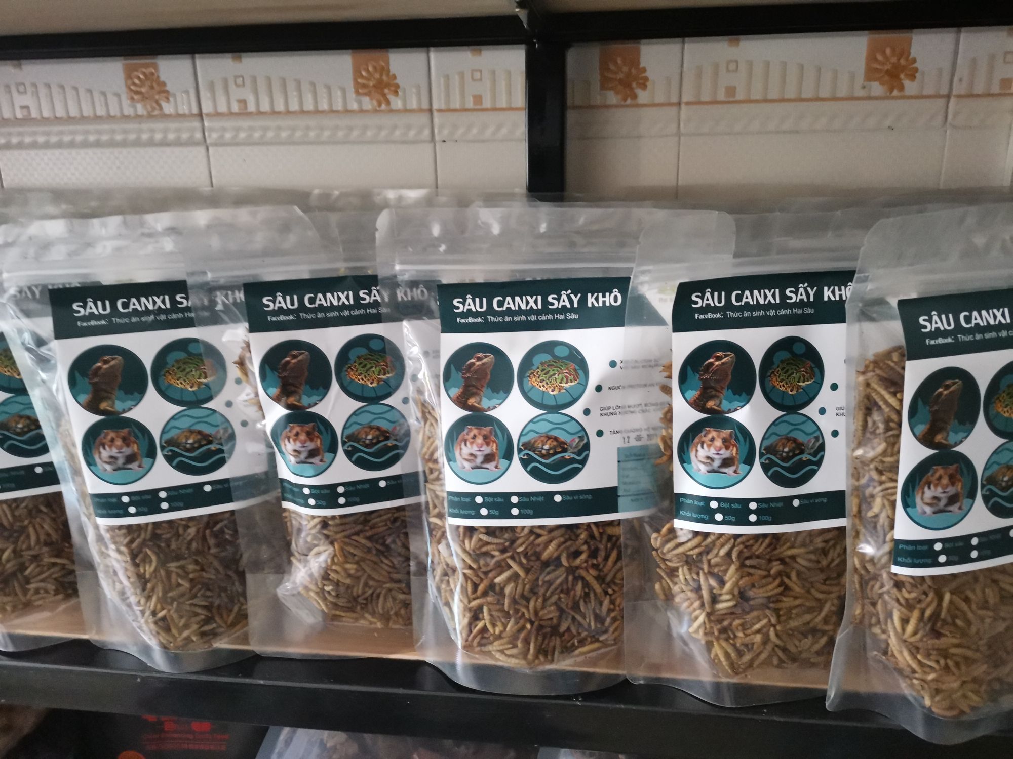 Sâu canxi dành cho bò sát, rùa, chim, cá cảnh...