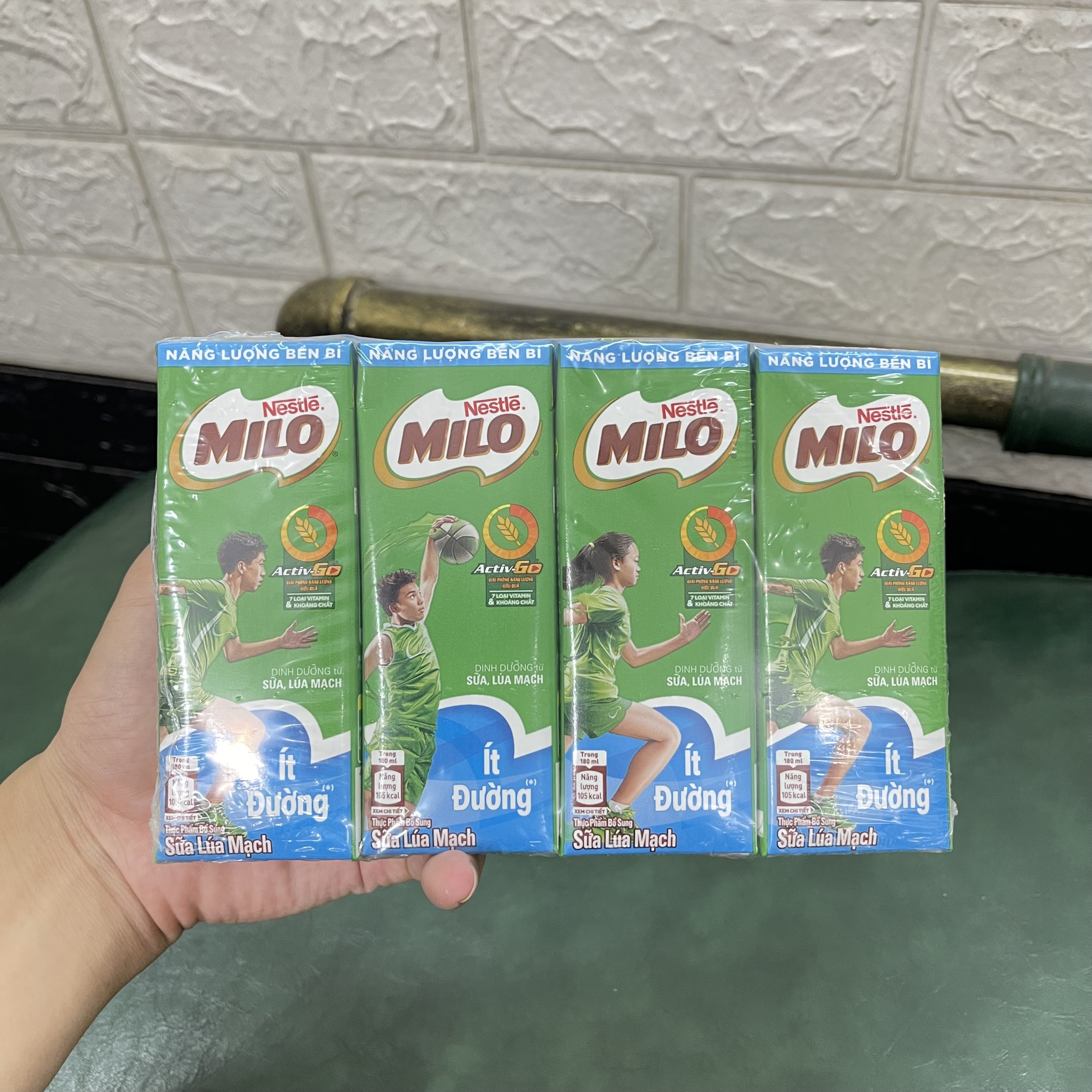 Lốc 4 hộp thức uống lúa mạch ít đường Milo Active Go 180ml