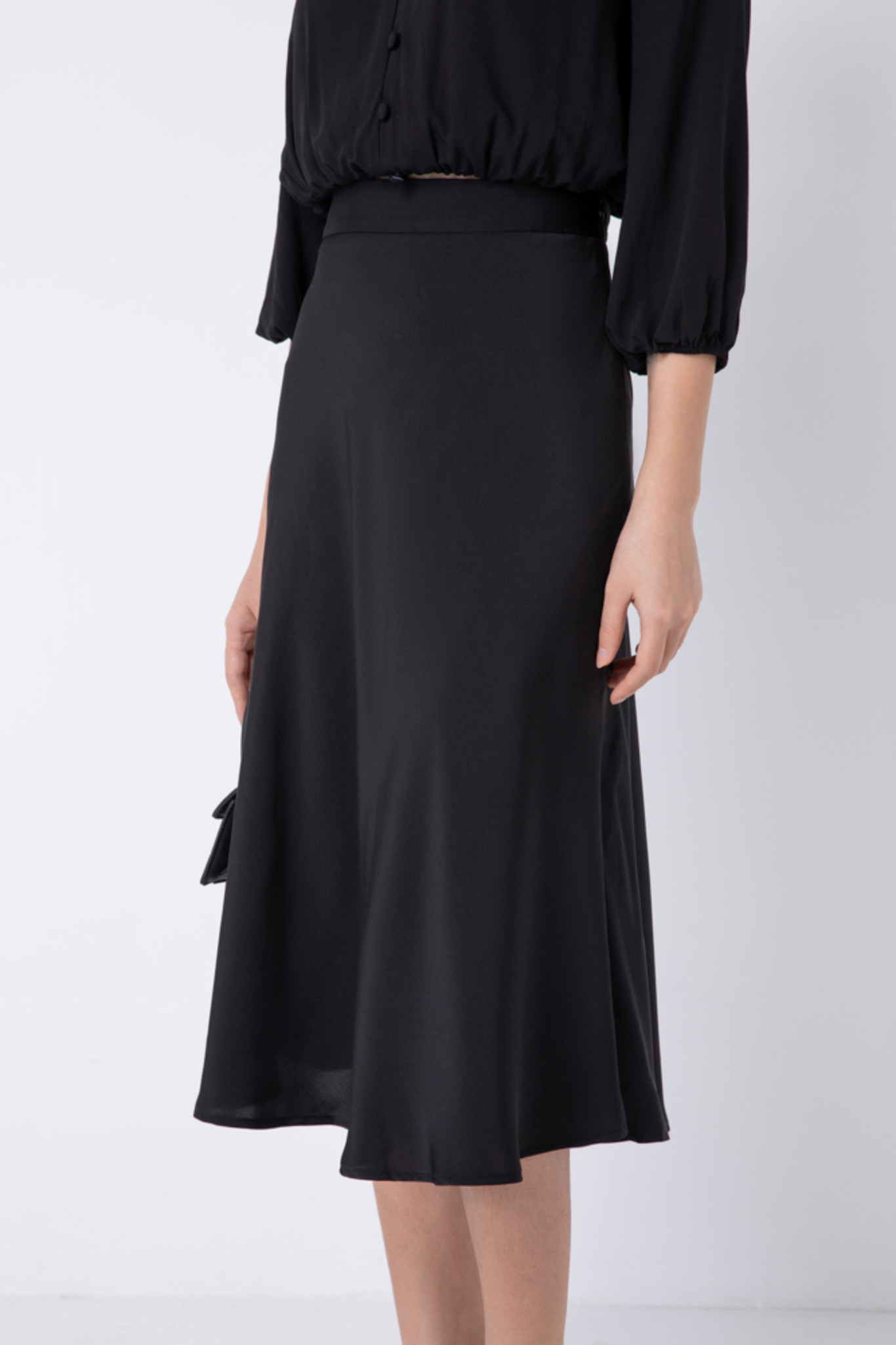Chân váy lụa thanh lịch thiết kế IVY moda MS 31M6706