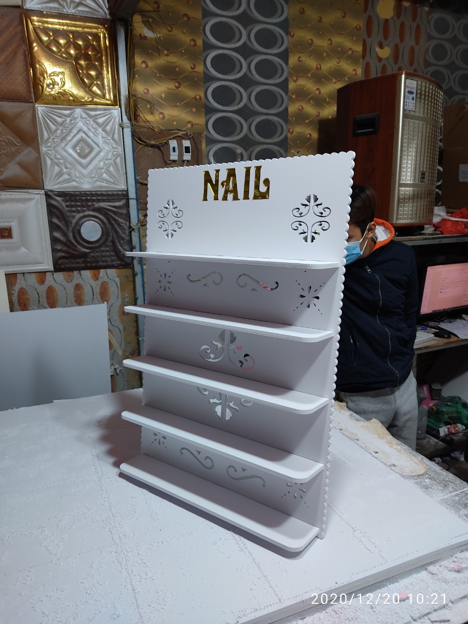 Kệ sơn nail chữ Nail vàng
