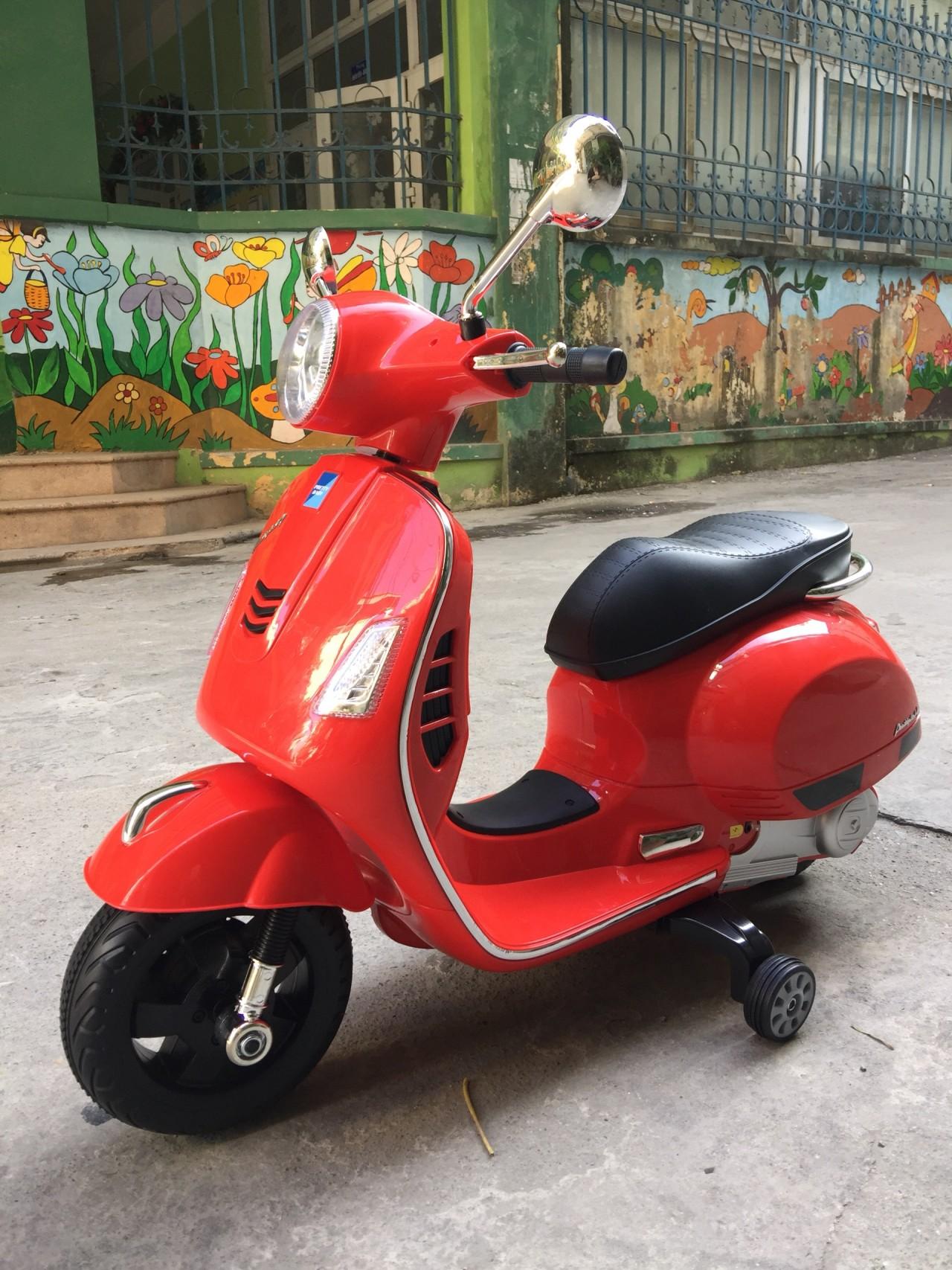XE MÁY ĐIỆN TRẺ EM VESPA CỔ ĐIỂN